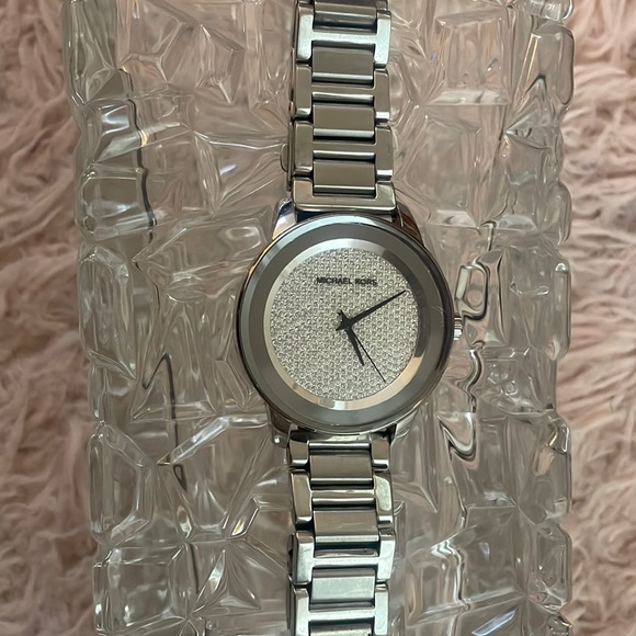 Silver MK watch authentic. Serial # shown - Picture 3 of 5